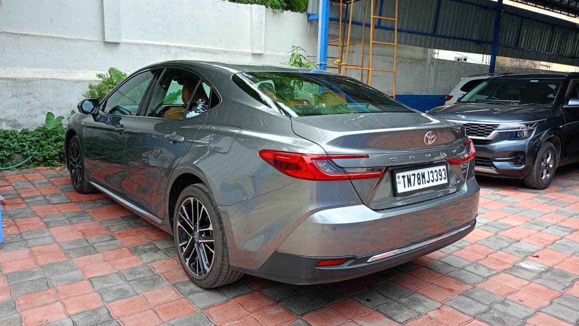 Toyota Camry - Image 5